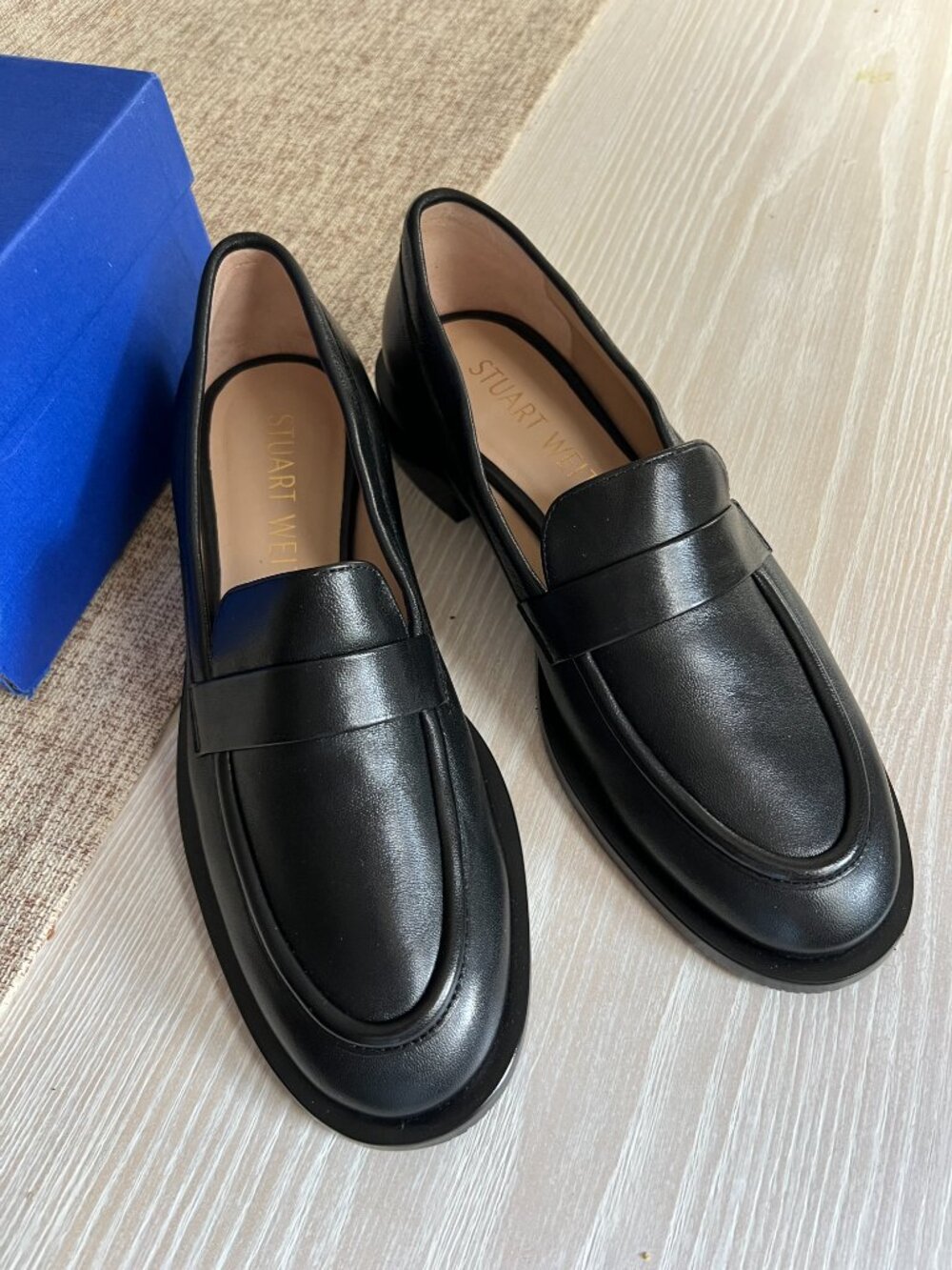 Stuart Weitzman Palmer Sleek Loafer Black Nappa Leather Size 6.5B New in Box - Picture 2 of 11